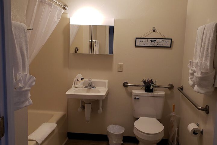 Room 17 of 34