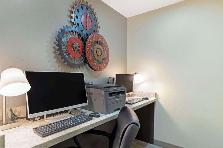 Business Center 36 of 36