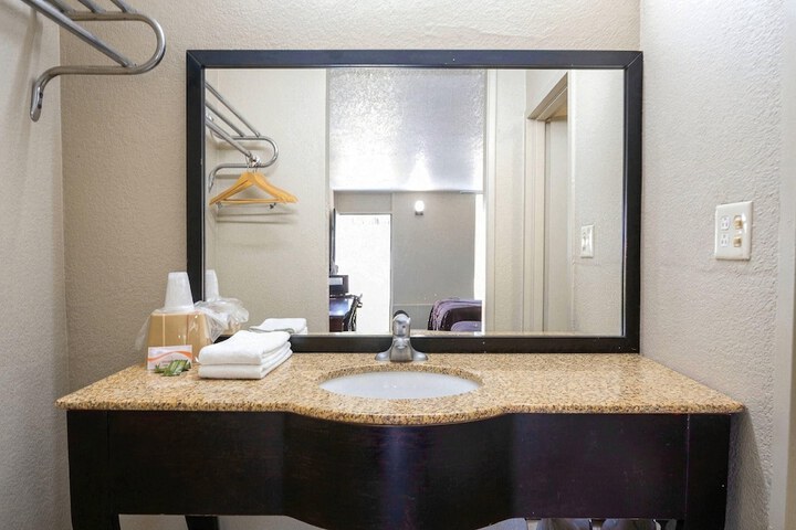 Rodeway Inn Monroe