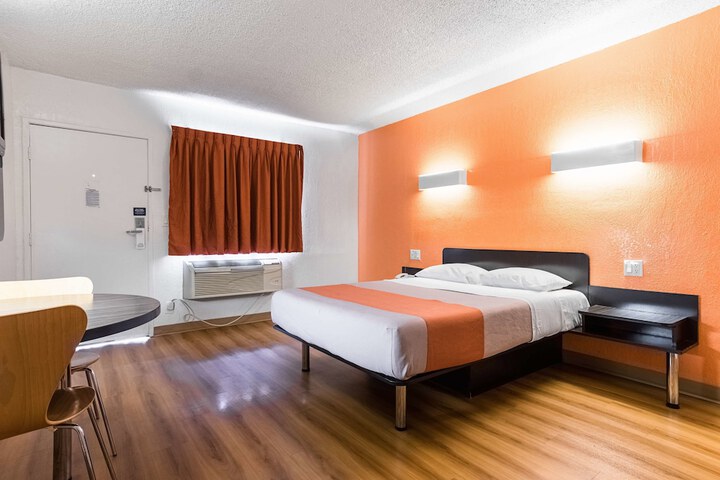 Room 27 of 30