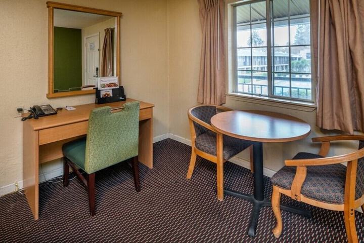 Room 10 of 23