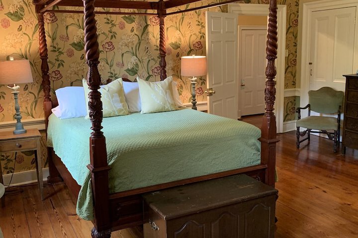 Room 10 of 37