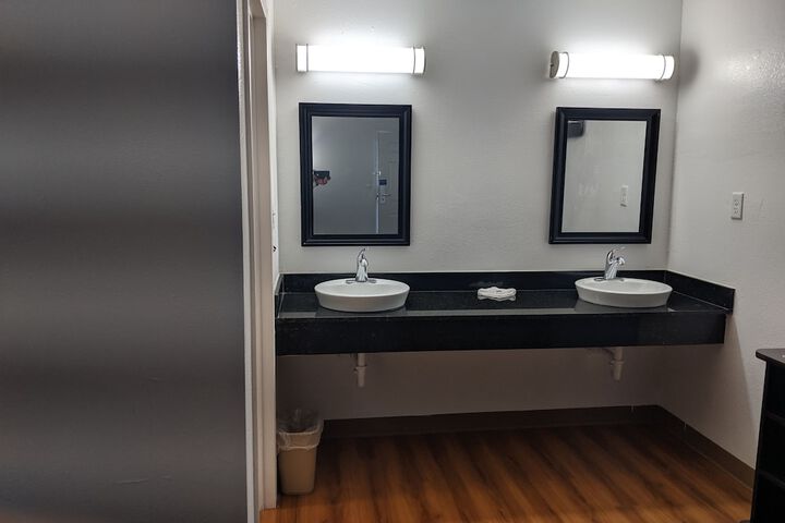 Room 25 of 37