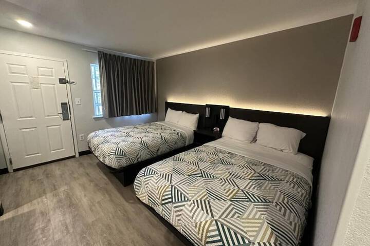 Room 4 of 7