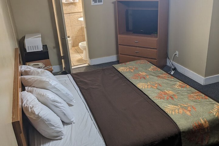 Room 6 of 9