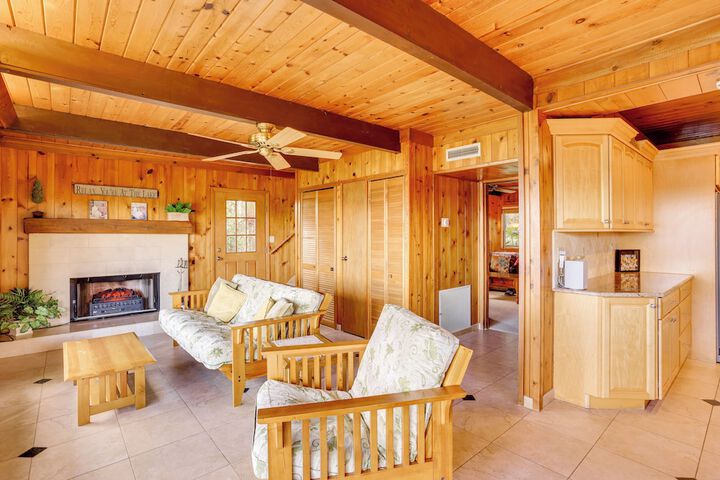 Lakefront Home w / Game Room Kayaks, & Fire Pit