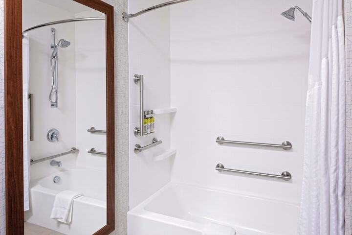 Holiday Inn Express & Suites Madison by IHG