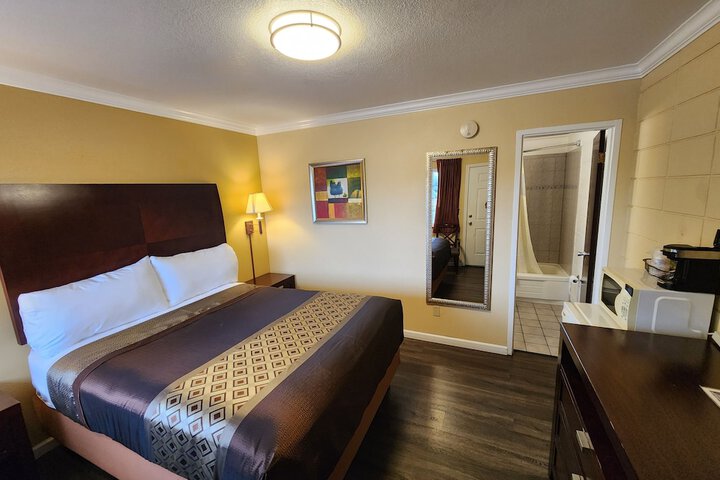 Room 11 of 20