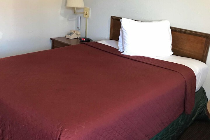 Room 25 of 33