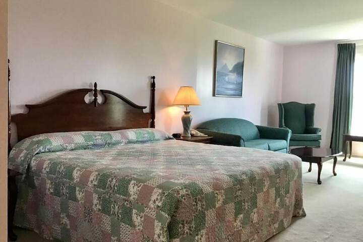 Room 13 of 18