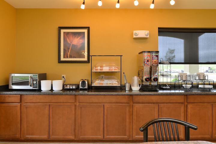 Breakfast/Coffee Service 23 of 26