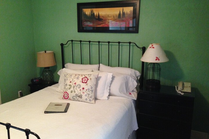 Room 32 of 80