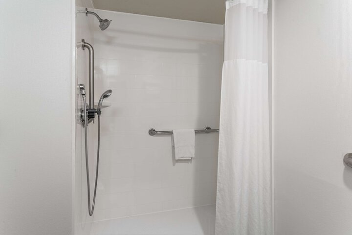 Room 9 of 26