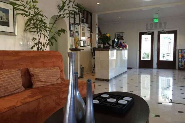 El Primero Hotel