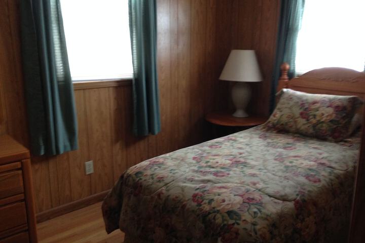 Phillips Historic Motel & Cottages