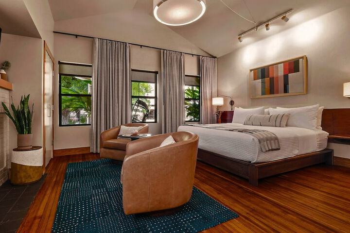Room 42 of 77