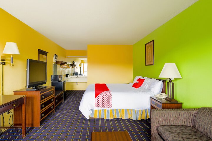 Room 11 of 24