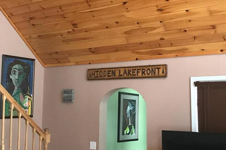 Hidden LakeFront Retreat