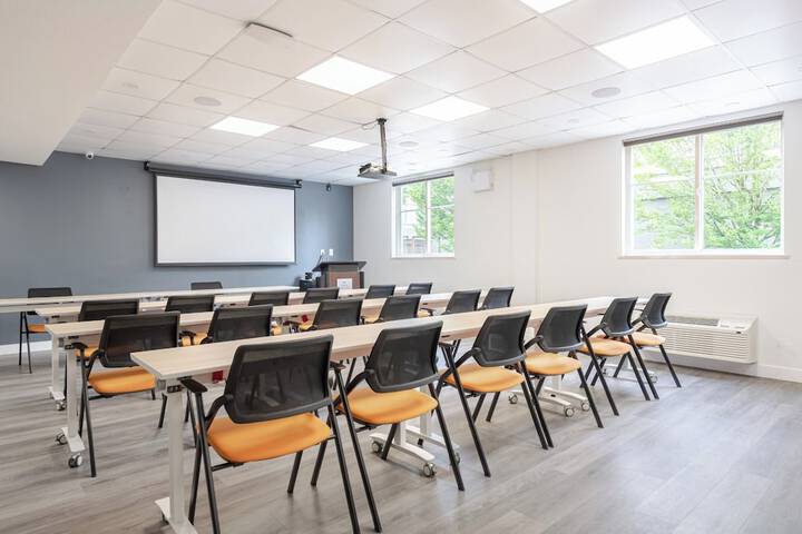 Ramada by Wyndham Surrey / Langley