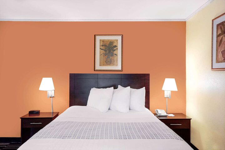 Room 16 of 27