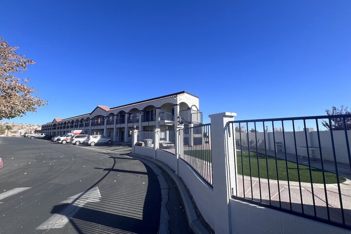 Hotel Exterior 17 of 19