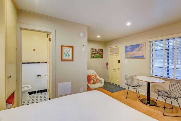 Room 87 of 102