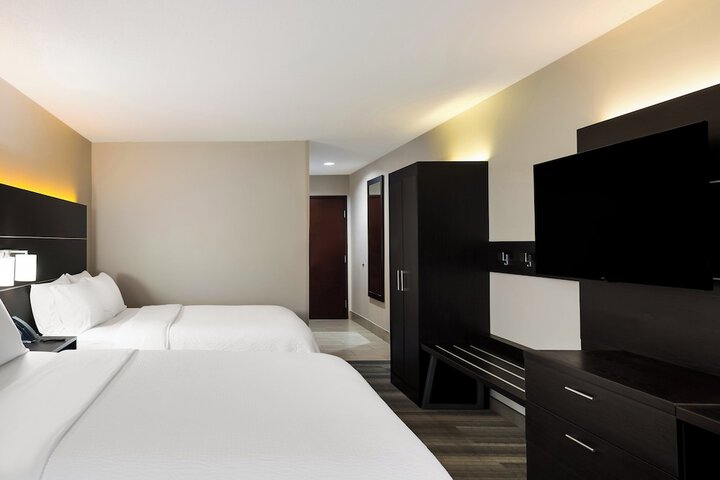 Holiday Inn Express and Suites Newton by IHG