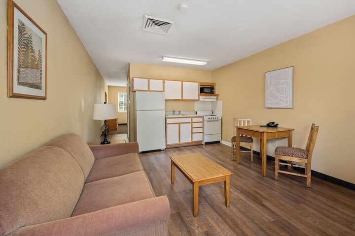 Room 7 of 18