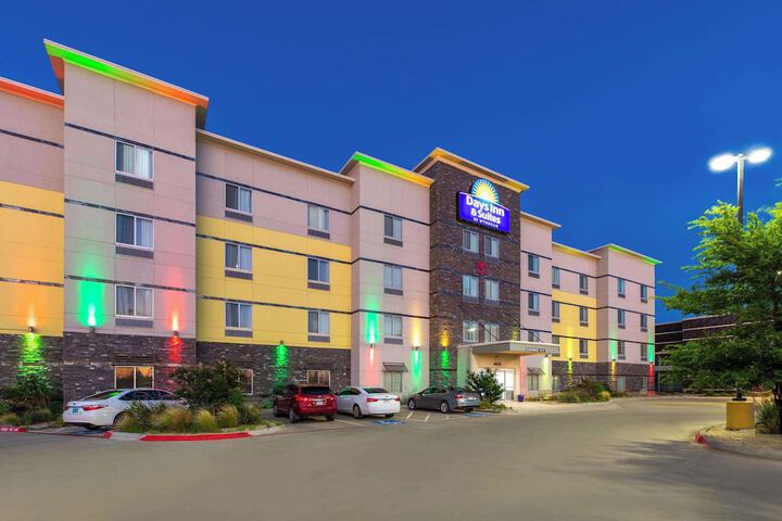Hotel 7 of 52