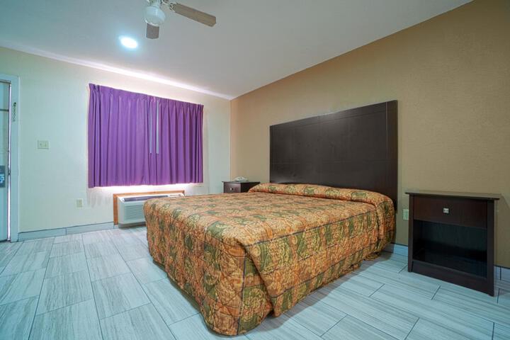EXECUTIVE INN AND SUITES