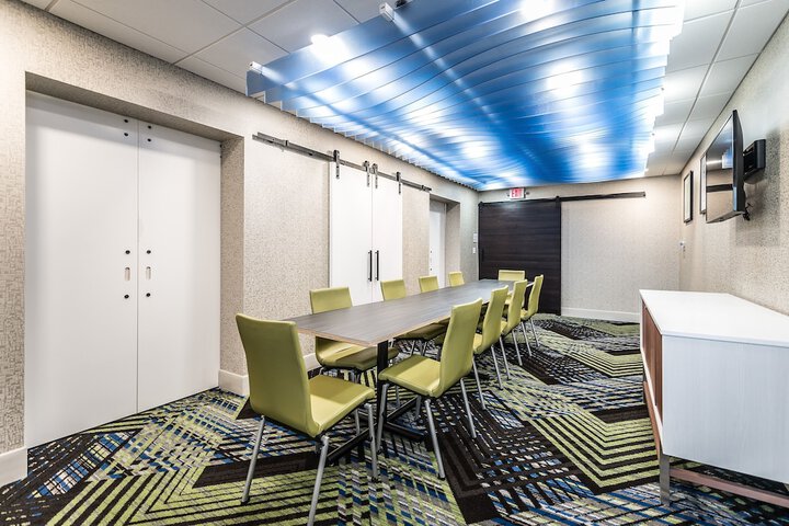 Holiday Inn Express Flint-Campus Area by IHG