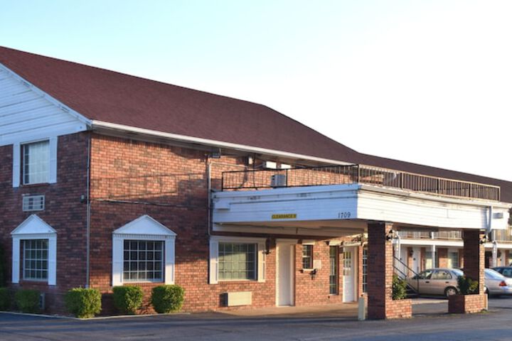 Claremore Motor Inn