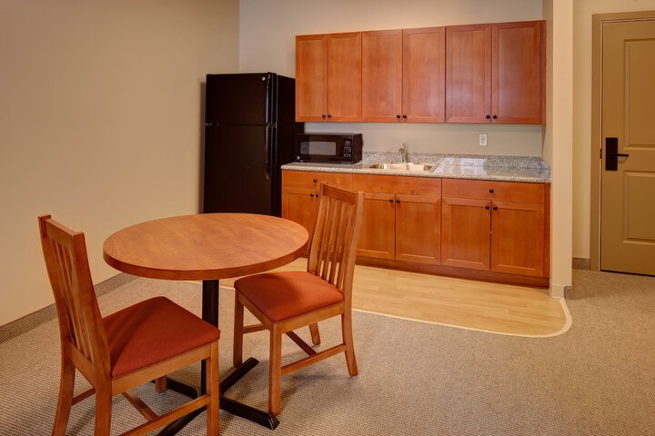 Clarion Hotel & Suites Williston