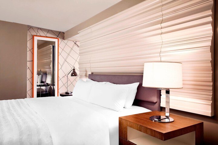 Room 44 of 94