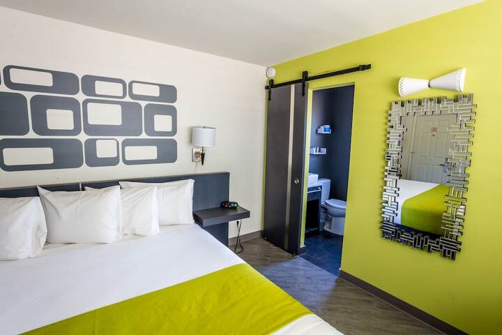 Room 15 of 32