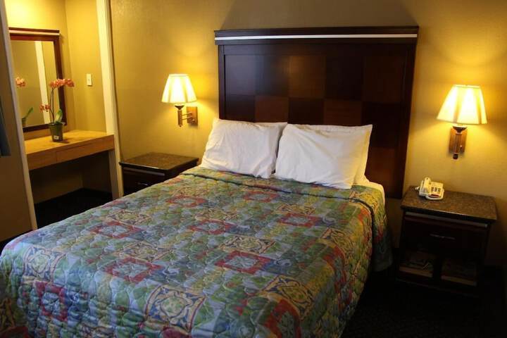 Room 7 of 10