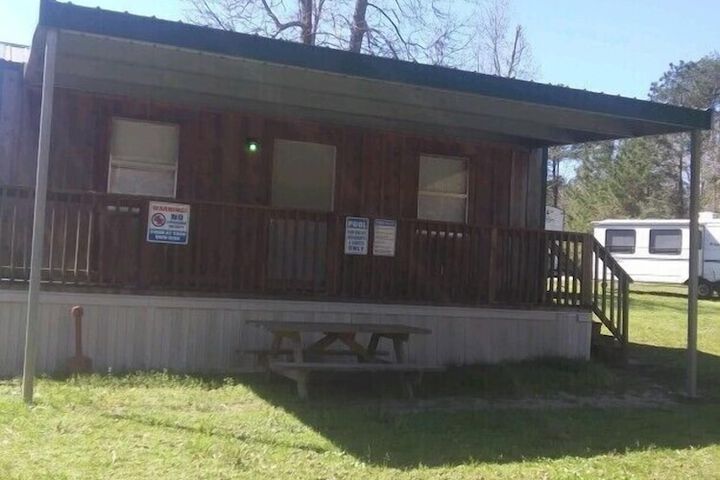 Whispering Creek Lodging & RV Resort