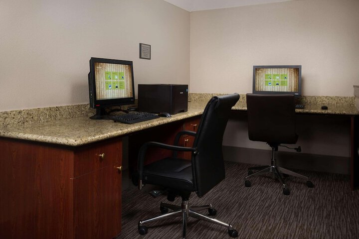 Business Center 33 of 33