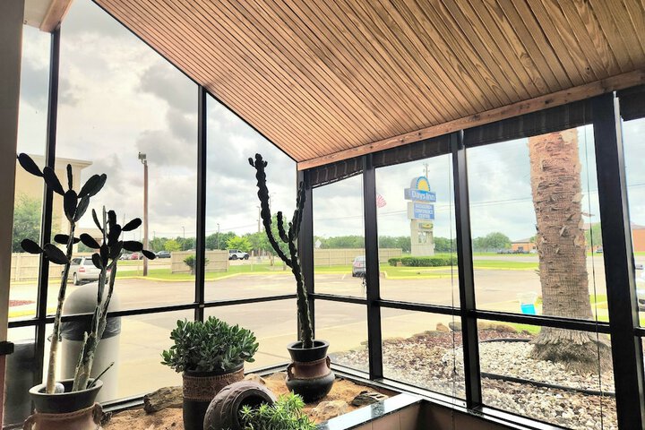 Days Inn by Wyndham Bay City