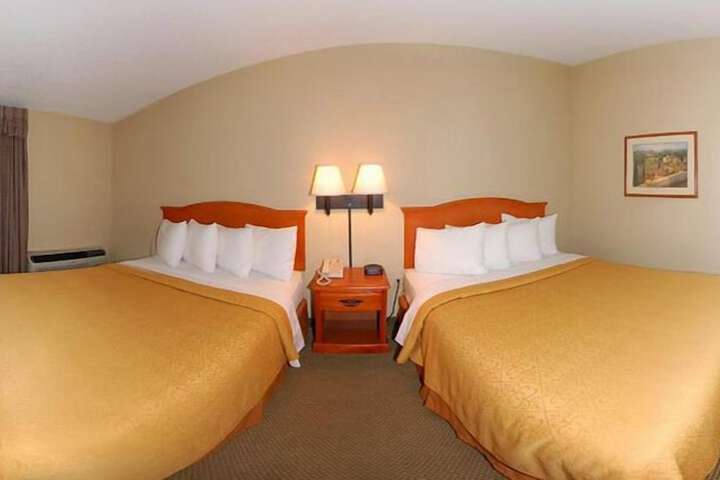 Room 34 of 40