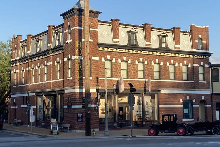 Hermann Crown Suites