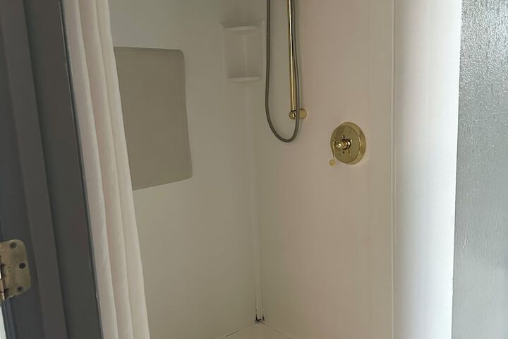 Room 11 of 33