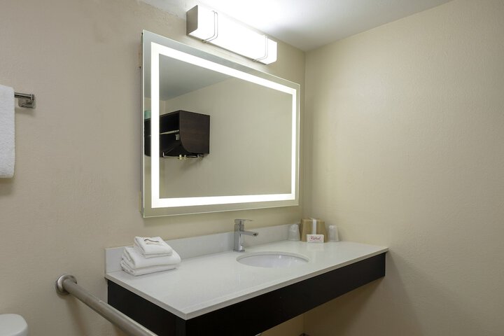 Room 13 of 37