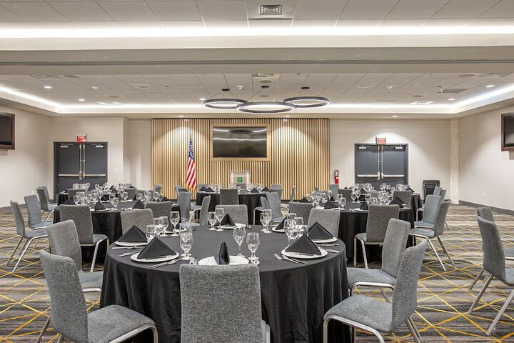Ballroom/Hall 106 of 116