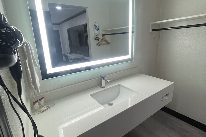 Room 4 of 13