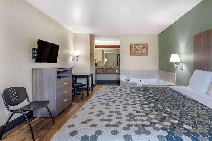 Room 12 of 24