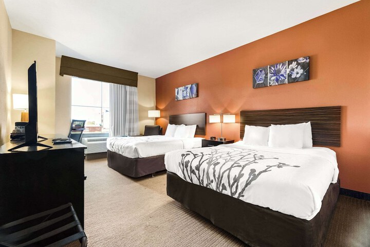 Room 33 of 60