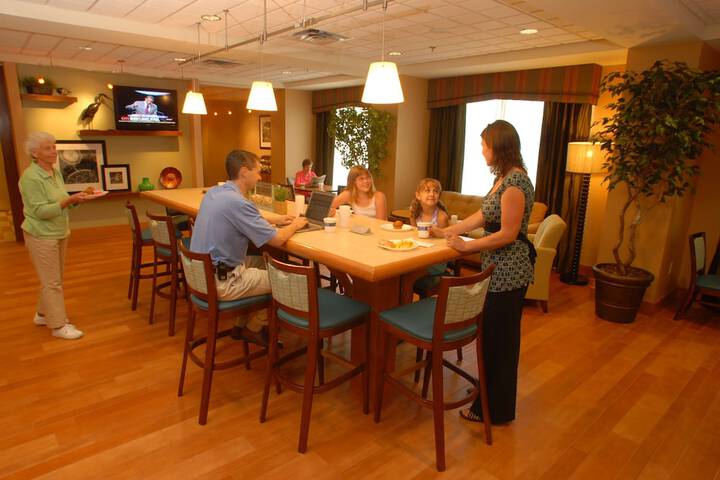 Dining 33 of 56
