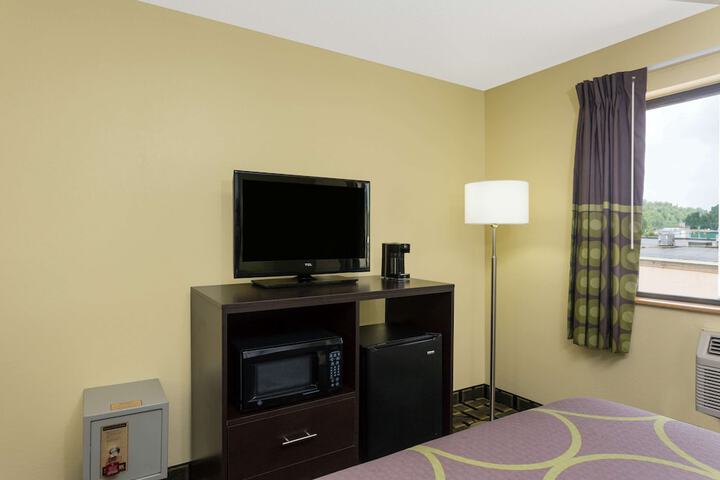 Room 4 of 15