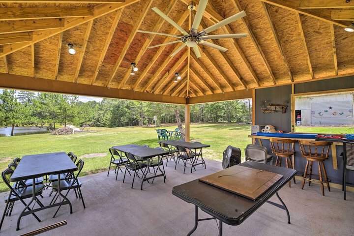 Stylish Woodville Cabin: Fishing Dock Access!